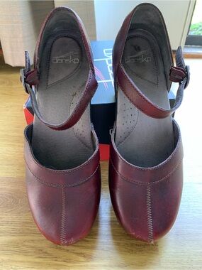 Dansko Wine Leather Mary Jane Clogs with Strap SIZE 9